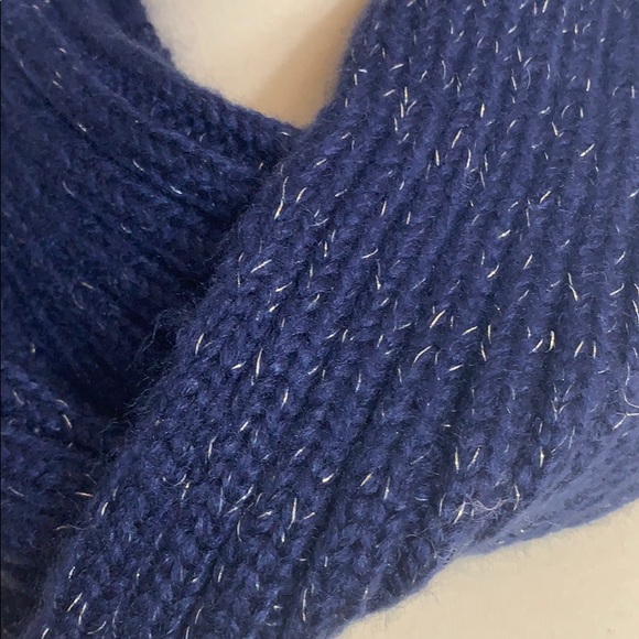 Zara Scarf - Picture 2 of 3